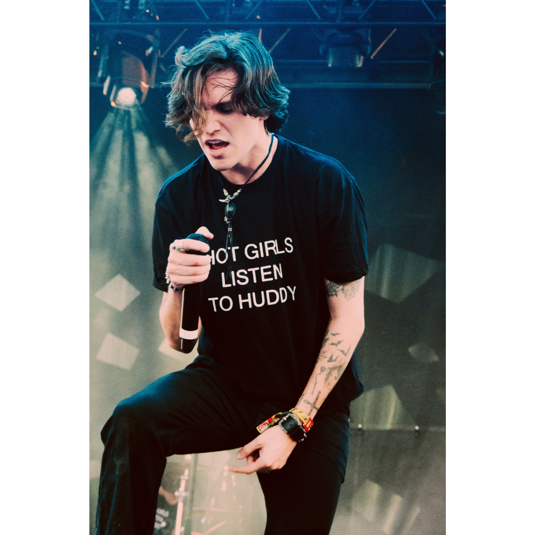 Hot Girls Listen To Huddy Tee
